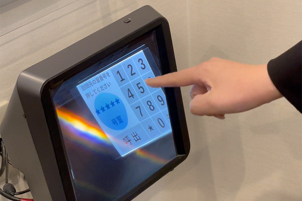 【業界初】飛び出る3D画面で空中タッチ操作「空中タッチインターホン」を公開　大和ハウス/パナソニック/アスカネットが共同実験