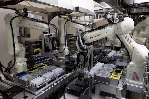 川崎重工「自動PCR検査ロボットシステム」東京都で運用　東京都民にPCR検査を無料提供