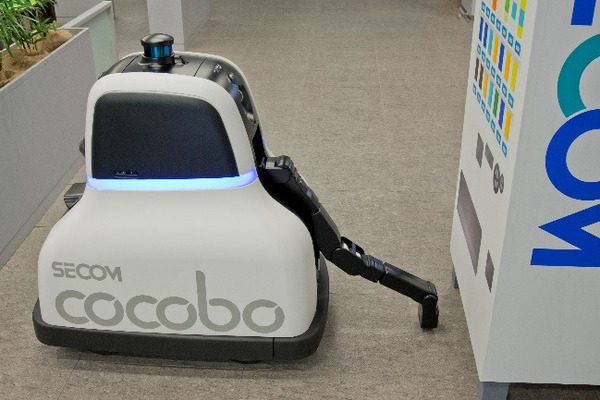 セコムがセキュリティロボット「cocobo」発売　AIや5Gを活用　公共空間と調和して巡回警備や点検業務、煙で不審者を威嚇も