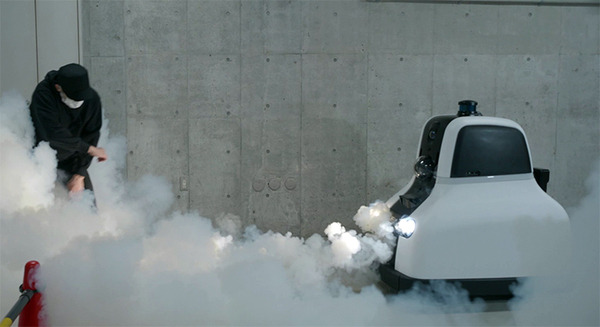 セコムがセキュリティロボット「cocobo」発売　AIや5Gを活用　公共空間と調和して巡回警備や点検業務、煙で不審者を威嚇も
