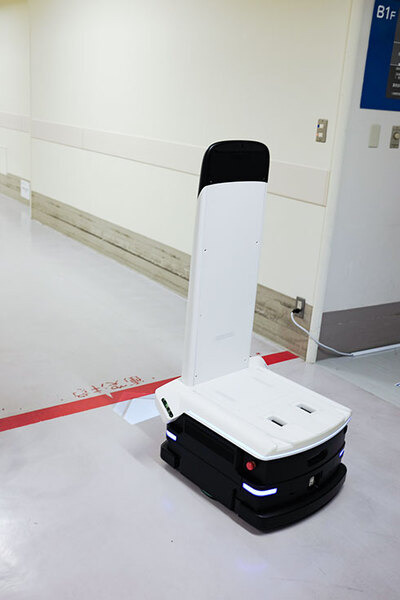 藤田医科大学病院で医療現場を支援するロボットの実証実験　病院向け搬送ロボット「MELDY」と自動運転モビリティ「WHILL」