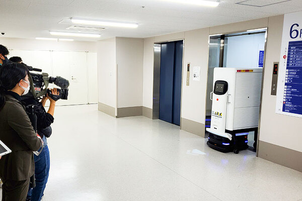 藤田医科大学病院で医療現場を支援するロボットの実証実験　病院向け搬送ロボット「MELDY」と自動運転モビリティ「WHILL」