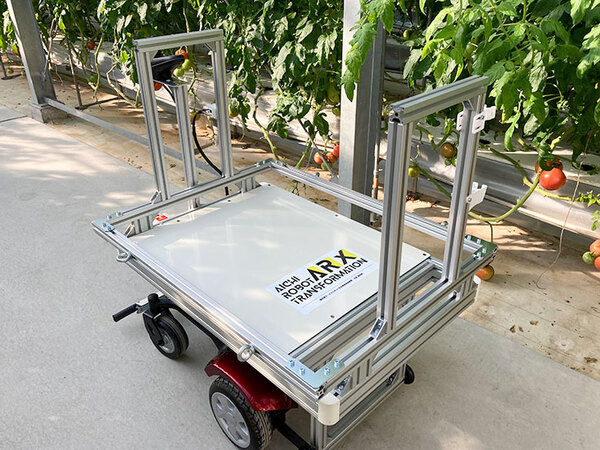 トマト農場でスマート農業支援ロボットの実証実験　自動搬送ロボット/パワーアシストスーツ/トマト検品＆自動仕分けAIロボットが参加