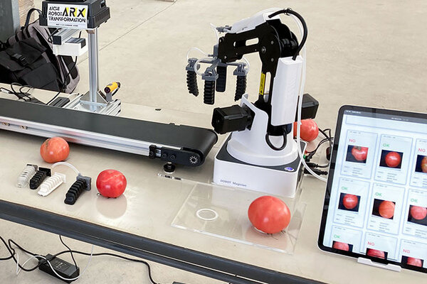 トマト農場でスマート農業支援ロボットの実証実験　自動搬送ロボット/パワーアシストスーツ/トマト検品＆自動仕分けAIロボットが参加
