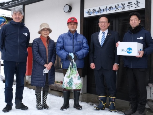 雪の中「ごはんセット」をドローンが届ける　福井県敦賀市でドローン配送によるスマート物流の実証実験