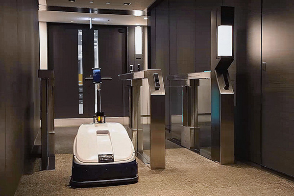 経産省と三菱地所 ロボットとエレベータが連携した「ロボットフレンドリー」な街づくりを本格化　NECやパナソニックのロボットでデモ公開