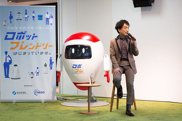 経産省と三菱地所 ロボットとエレベータが連携した「ロボットフレンドリー」な街づくりを本格化　NECやパナソニックのロボットでデモ公開