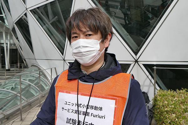 歩道を動く搬送ロボットの弁当販売「Furiuri」、西新宿で実施中　5G活用事業の一環