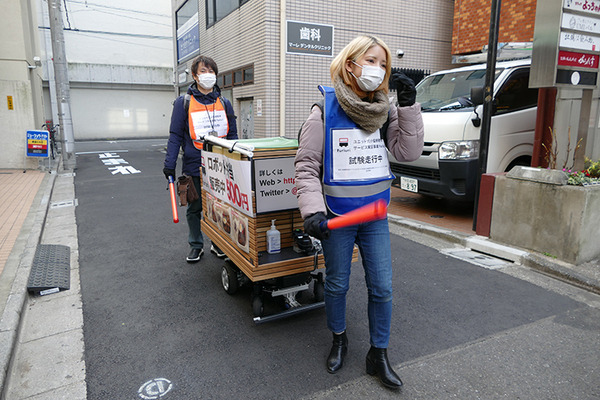 歩道を動く搬送ロボットの弁当販売「Furiuri」、西新宿で実施中　5G活用事業の一環