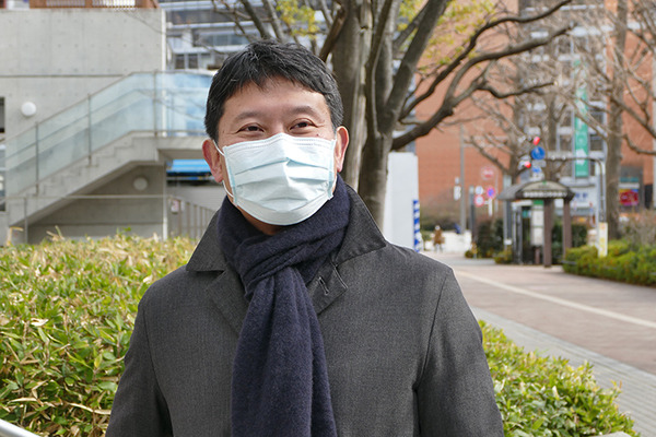 歩道を動く搬送ロボットの弁当販売「Furiuri」、西新宿で実施中　5G活用事業の一環