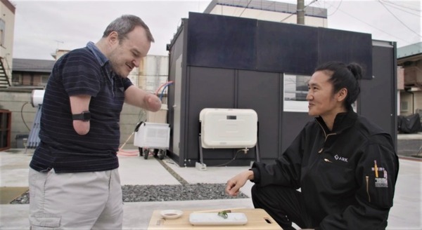 BBCの新番組「テック・エクスプローラー」初回放送で日本を特集 分身ロボットカフェ「DAWN ver.β」を訪れる