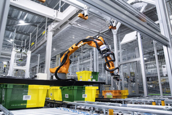 Mujinの知能ロボットをファンケル物流センターが導入　段ボールとコンテナの荷卸し、ピース品コンテナ投入を自動化