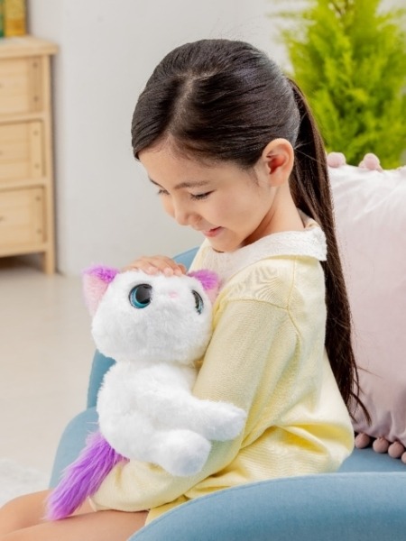 ぬいぐるみの方から腕にしがみついて甘えてくる「ぎゅっとしてキュンっ！」コアラと子猫がタカラトミーより3月発売