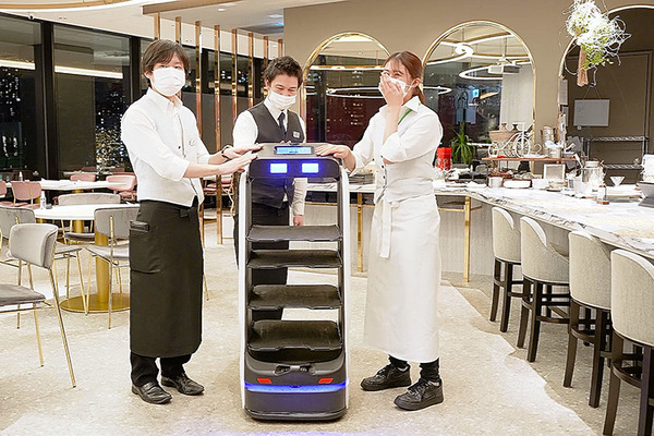 最大4段の大容量トレーが特徴の配膳運搬ロボット「Keenbot アイリスエディション」発売 導入事例を公開　SBRとアイリスオーヤマ