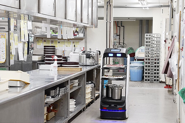 最大4段の大容量トレーが特徴の配膳運搬ロボット「Keenbot アイリスエディション」発売 導入事例を公開　SBRとアイリスオーヤマ