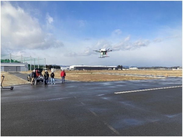 【国内初】LTE通信の無人航空管制システムでドローンを遠隔操作　薬や検体のドローン配送を想定した実証実験　GINZAFARM
