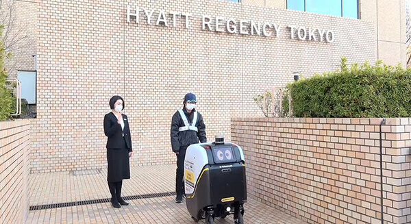 ティアフォー/川崎重工/KDDI/損保ジャパン/小田急/公園財団 自動配送ロボットの公道配送実証　西新宿で5Gと高精度測位を活用