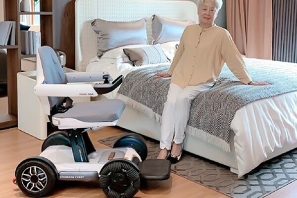 ソニーの「First Flight」にスタイリッシュな未来型電動車いす「バンバンロボット」登場　生活を応援するEVモビリティ