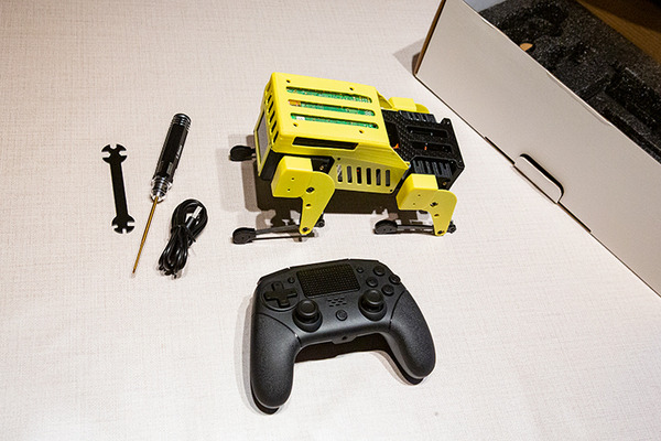 ロボット犬『Mini Pupper』(ミニぷぱ) レビュー　使ってわかった3つの楽しみ方　顔の変更、カメラの接続にも挑戦