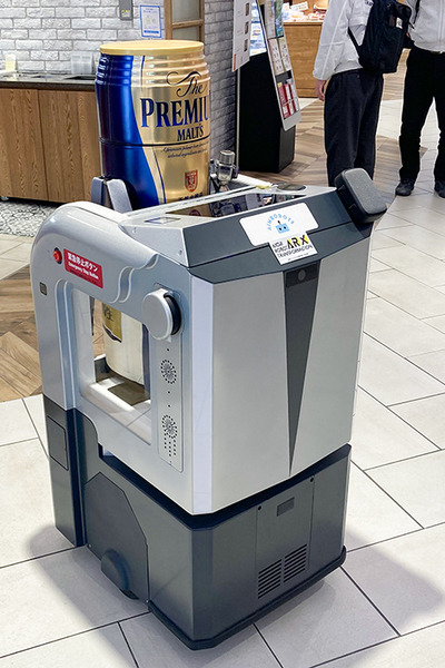 レストランやショッピング街に多数の「自律移動ロボット」登場　配膳/警備/サイネージ/清掃/案内の自動化最前線　大名古屋ビルヂング