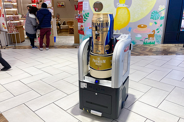 レストランやショッピング街に多数の「自律移動ロボット」登場　配膳/警備/サイネージ/清掃/案内の自動化最前線　大名古屋ビルヂング