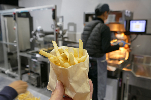 ホテルの手荷物運びやフライドポテト調理もロボットで(前編)　JAPAN PACK、HCJレポート
