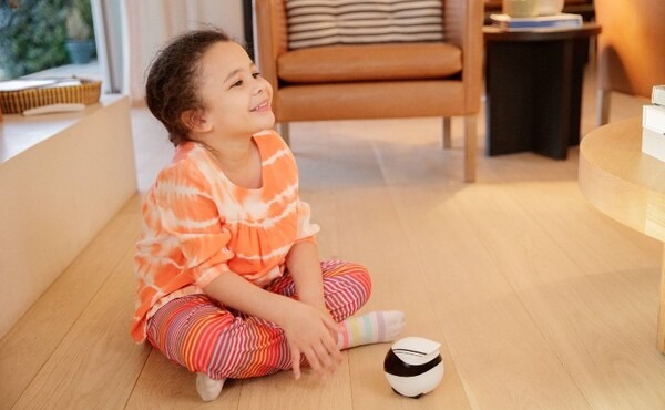 移動式の小さなAIコンパニオンロボット「Enabot Ebo Air セキュリティモニター」ペットの見守りだけでなく友達にも！　Pergear