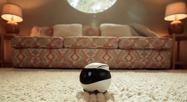 移動式の小さなAIコンパニオンロボット「Enabot Ebo Air セキュリティモニター」ペットの見守りだけでなく友達にも！　Pergear