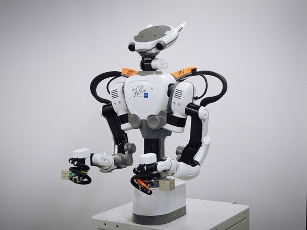 カワダロボティクス ヒト型協働ロボット「NEXTAGE Fillie」を発表 「2022国際ロボット展」で実機展示