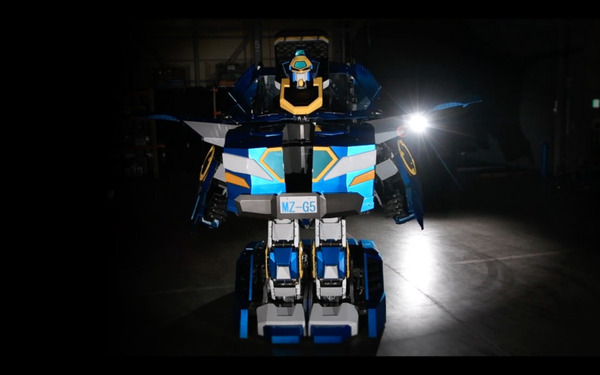 身長4mの人型トランスフォーム変形ロボットが進化！コクピットに搭乗して操縦＆遠隔操作もできる制御システム「V-Sido」搭載