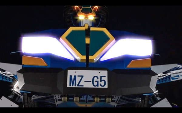 身長4mの人型トランスフォーム変形ロボットが進化！コクピットに搭乗して操縦＆遠隔操作もできる制御システム「V-Sido」搭載
