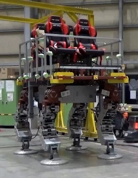 まるでSF映画！世界初の4人乗り巨大4足歩行型ライドのプロトタイプ発表、動画も公開　アスラテック「V-Sido」で制御　三精テクノロジーズ