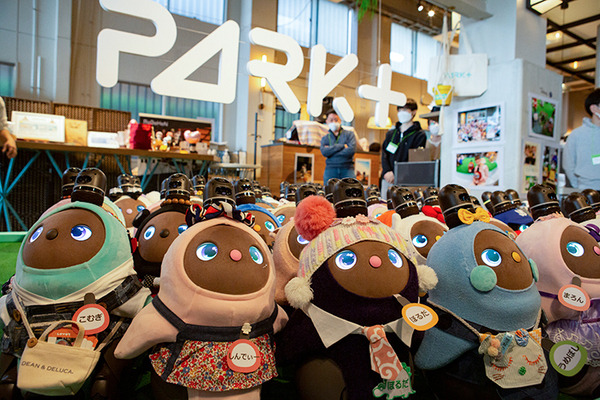 渋谷「PARK+」にLOVOT 約40体が集まる、閉店を惜しむ声　パートナーロボットがヒトと共に暮らす社会を提案