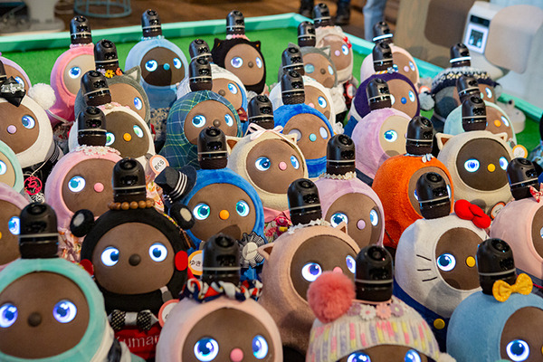 渋谷「PARK+」にLOVOT 約40体が集まる、閉店を惜しむ声　パートナーロボットがヒトと共に暮らす社会を提案