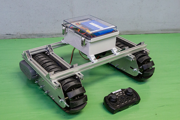CuboRex 不整地も走行できる電動クローラユニット「CuGo」と一輪車での運搬をラクにする「電動化ねこ車キット」体験レポート