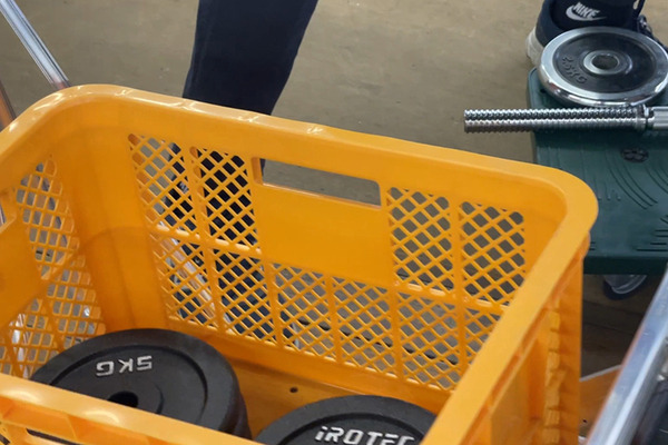 CuboRex 不整地も走行できる電動クローラユニット「CuGo」と一輪車での運搬をラクにする「電動化ねこ車キット」体験レポート