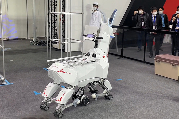 【動画】川崎重工のウマ型トランスフォーム四脚ロボット「Bex」のデモ公開　人が乗って移動したり重い荷物を運んだり