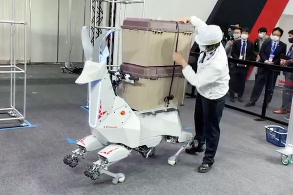 【動画】川崎重工のウマ型トランスフォーム四脚ロボット「Bex」のデモ公開　人が乗って移動したり重い荷物を運んだり