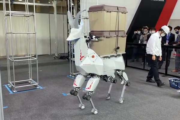 【動画】川崎重工のウマ型トランスフォーム四脚ロボット「Bex」のデモ公開　人が乗って移動したり重い荷物を運んだり