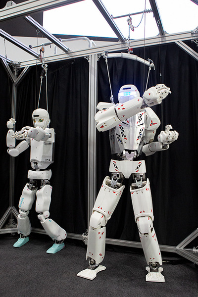 川崎重工のヒューマノイド「カレイド」と「フレンズ」のデモ公開　人とロボットが協働し、ともに暮らす未来を提案