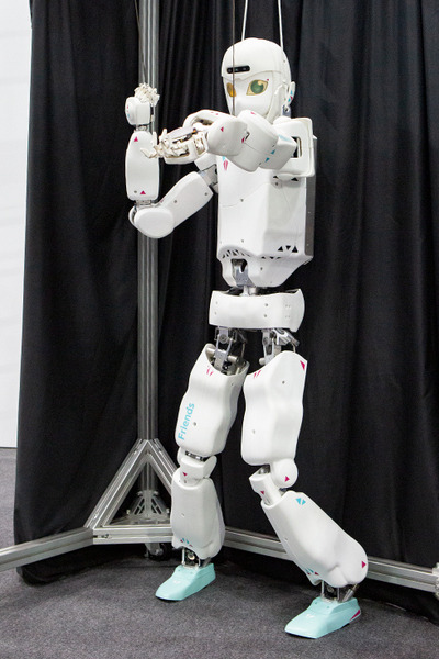川崎重工のヒューマノイド「カレイド」と「フレンズ」のデモ公開　人とロボットが協働し、ともに暮らす未来を提案