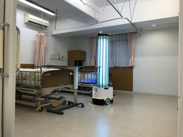 スマートロボティクス 自律走行が可能な殺菌灯搭載ロボット「SR-UVC」モデルCを販売開始 人を検知すると照射を停止