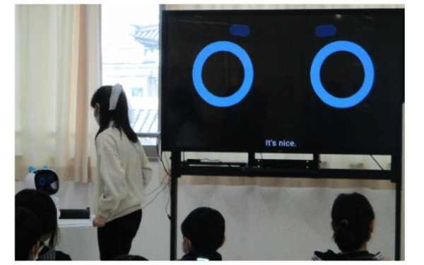 AIロボット「Kebbi Air」が英語授業をサポート　外国語指導助手の不足を解消　プログラミング標準実装