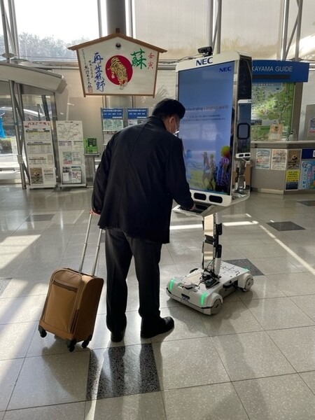 南紀白浜空港にローカル5Gを構築　MR技術や複数ロボットが協調した実証実験　NEC、THKら6社が最新ICTの観光振興で連携