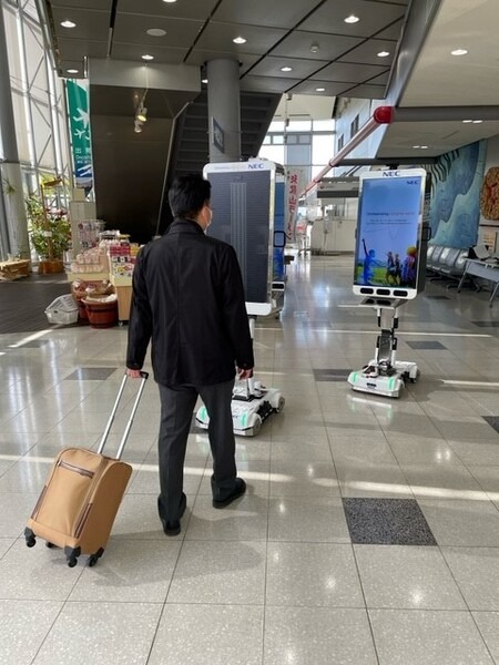 南紀白浜空港にローカル5Gを構築　MR技術や複数ロボットが協調した実証実験　NEC、THKら6社が最新ICTの観光振興で連携