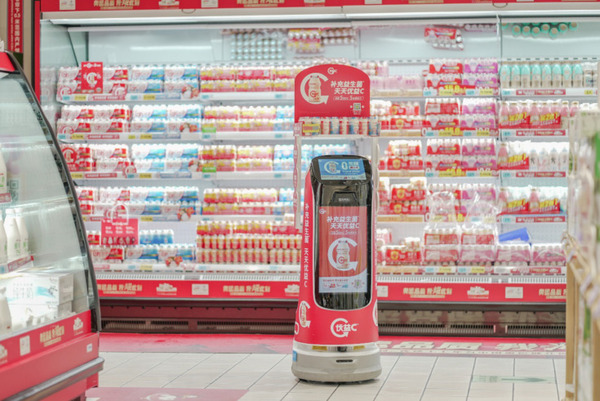 ドリンクを乗せたロボットが店内を巡回してPR　Pudu Roboticsが中国で蒙牛乳業との戦略的提携の事例を発表