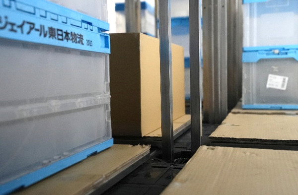 【世界初】リニアモーターで自律搬送する次世代ロボット倉庫「CUEBUS」東京駅の手荷物預かり所で実証実験　JR東日本グループ