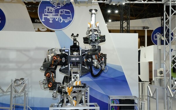 人機一体×JR西日本×日本信号　汎用ヒト型重機「零式人機」と「人機操作機」の詳細情報を公開