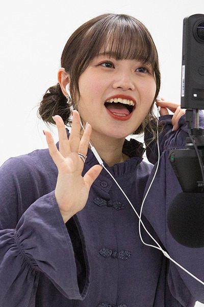 スカパー! が未来的な『さわれるVR握手会』開催！感覚をリアルに伝える握手ロボットとVRで鹿沼亜美がファンと遠隔交流