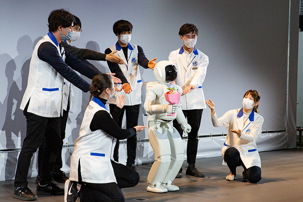 ありがとうアシモ！日本科学未来館で卒業セレモニー、20年を振り返る「THANK YOU ASIMO! ～未来館卒業おめでとう」